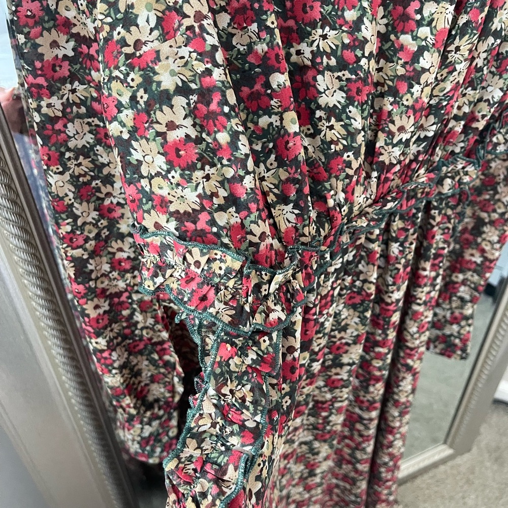 VICI Dress - Picture 6 of 11